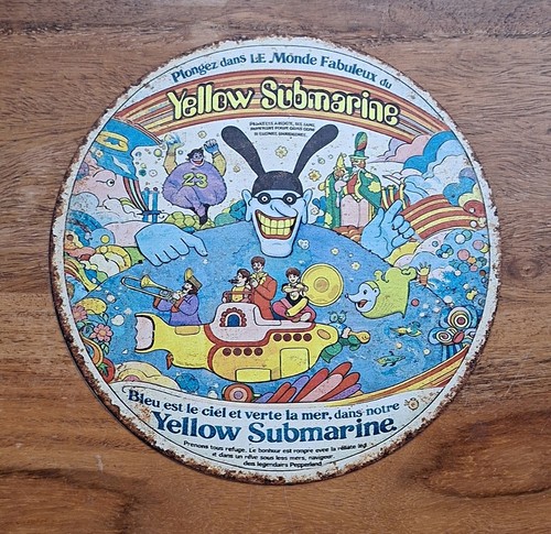 Yellow submarine metal wall - yellow,